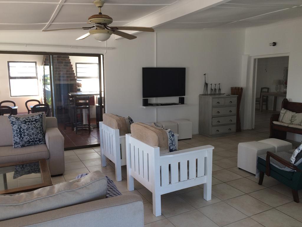 Breeze Inn Guesthouse Kidd's Beach Экстерьер фото